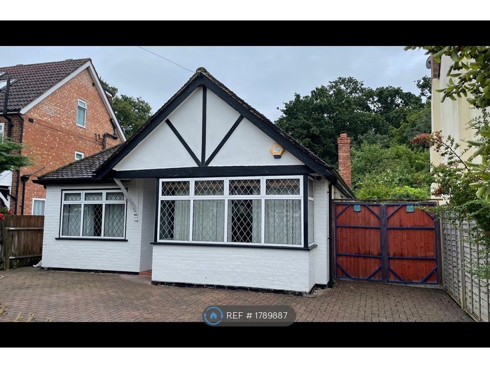 3 bed bungalow to rent in Hoylake Crescent, Ickenham, Uxbridge UB10 Zoopla