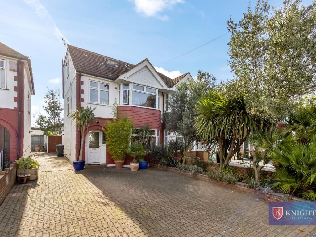 4 bed semidetached house for sale in The Fairway, London N13, £699,995