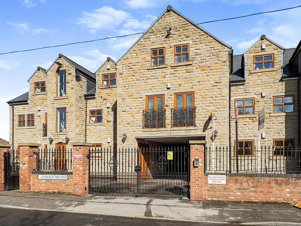 2 bed flat to rent in The Walk, Birdwell, Barnsley, South Yorkshire S70