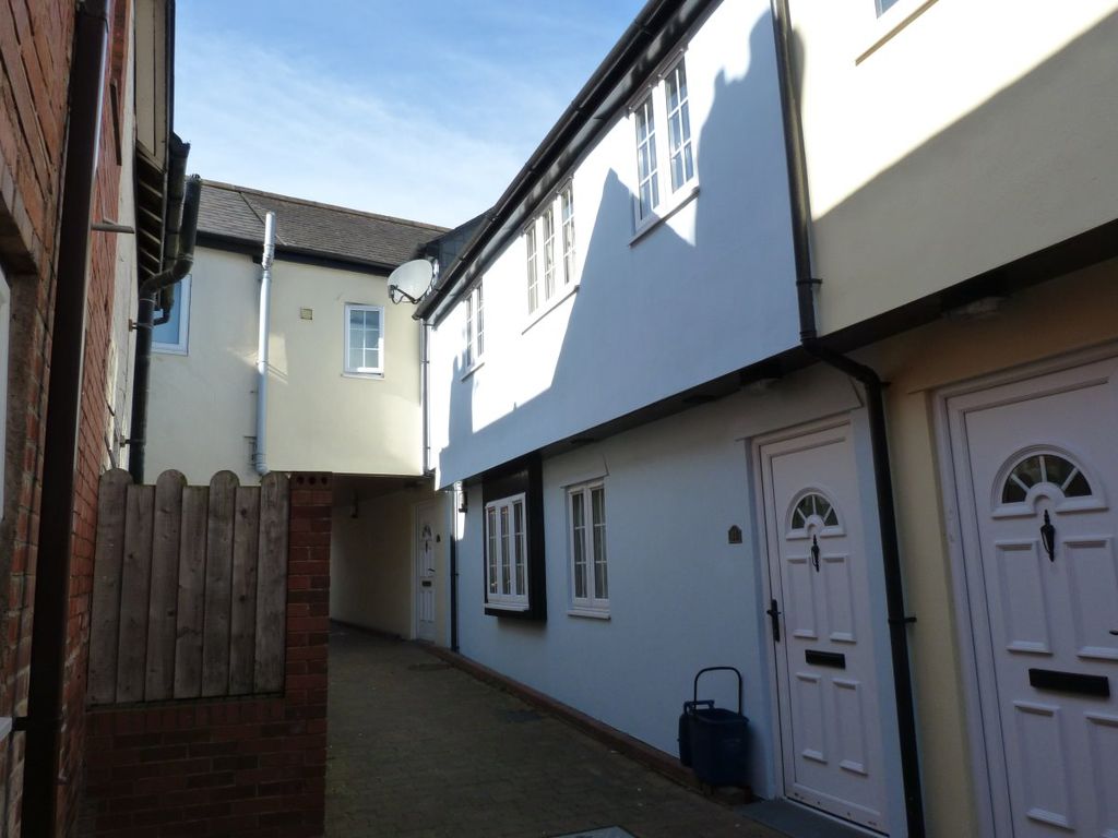 2 bed terraced house to rent in Bakers Mews, Fore Street, Cullompton