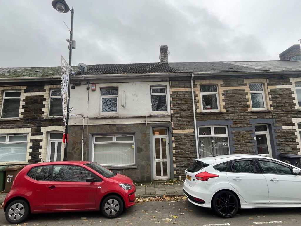 1 bed flat to rent in Commercial Street, Risca, Newport NP11, £625 pcm