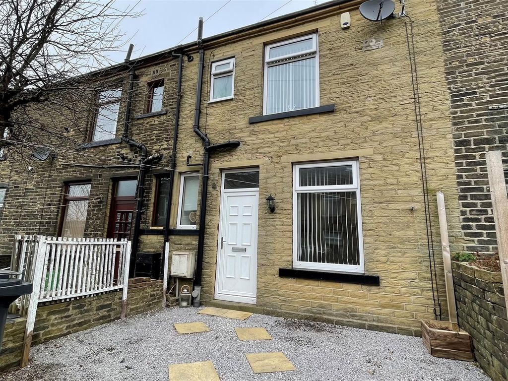 1 bed terraced house to rent in Victoria Street, Queensbury, Bradford