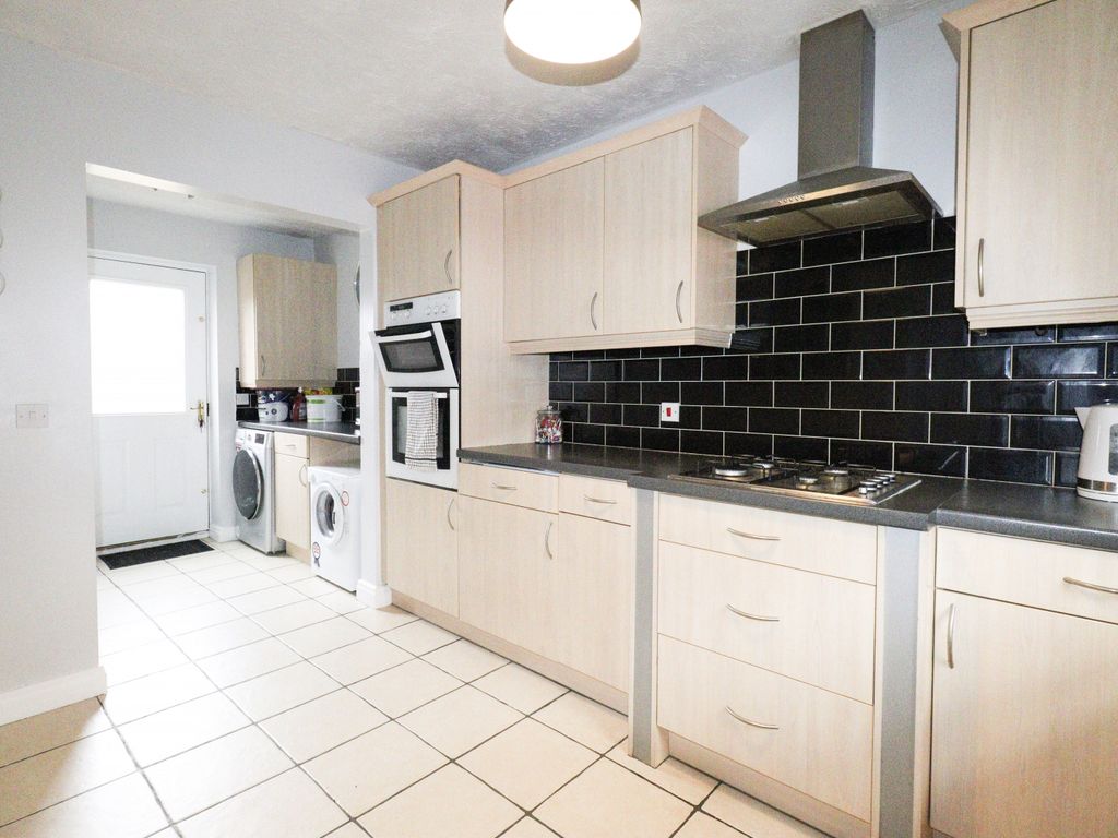 4 bed semidetached house for sale in Laurel Way, Scunthorpe DN16 Zoopla