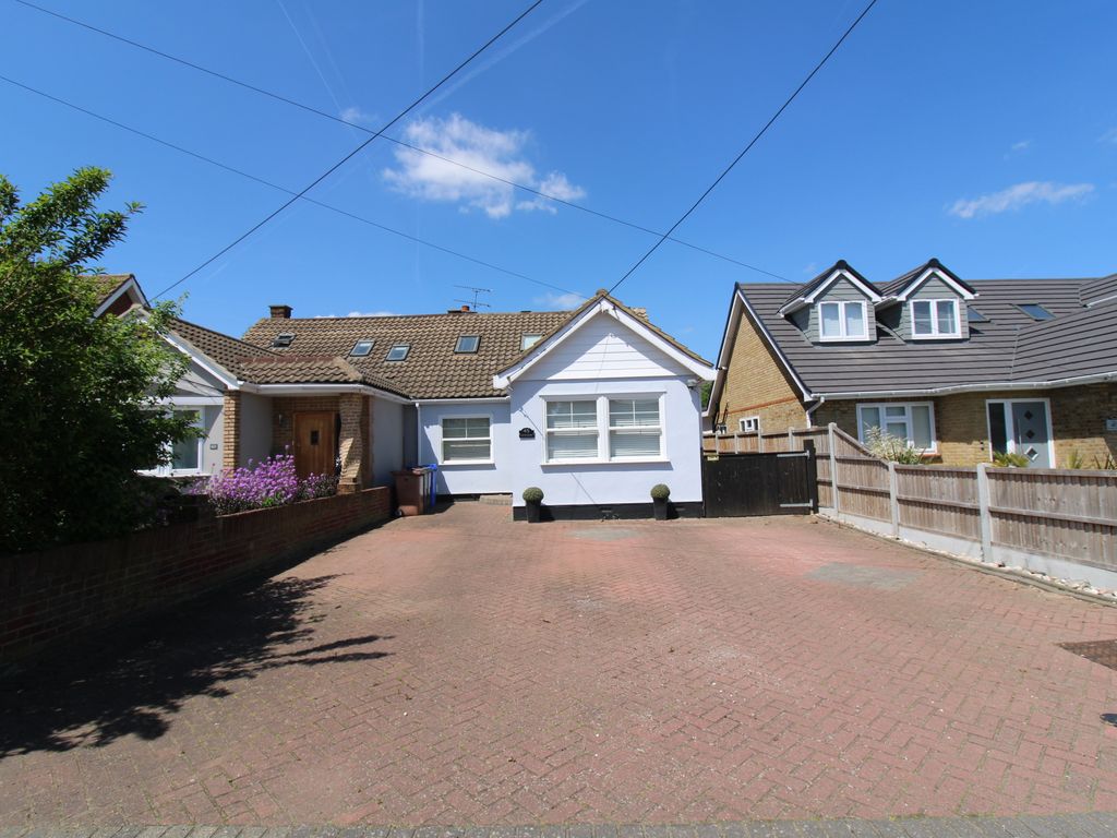 5 bed semidetached bungalow for sale in Branksome Avenue, StanfordLe