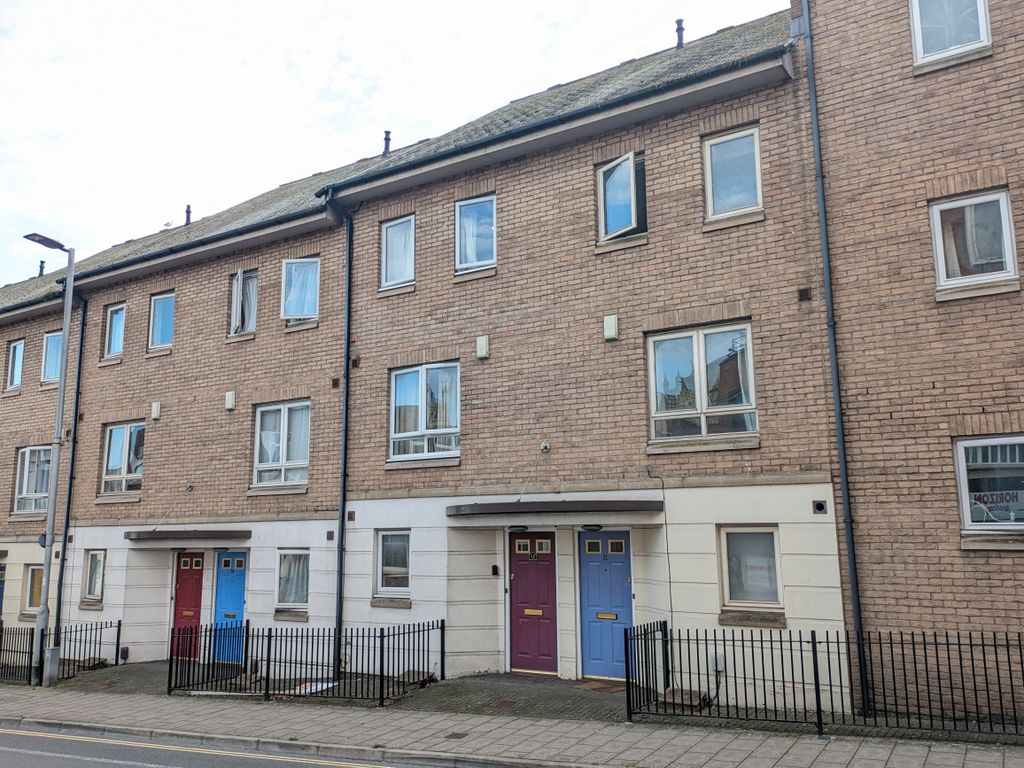 4 bed terraced house to rent in Market Street, Exeter EX1, £693 pcm