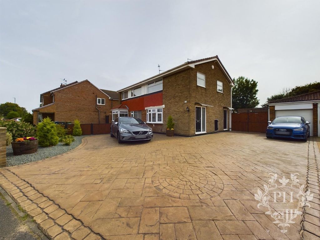 3 bed semidetached house for sale in Yew Tree Avenue, Redcar TS10, £