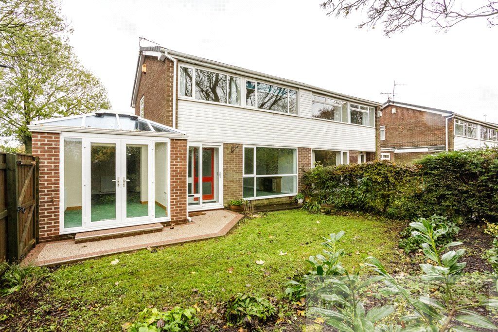 3 bed semidetached house to rent in Knivestone Court, Killingworth