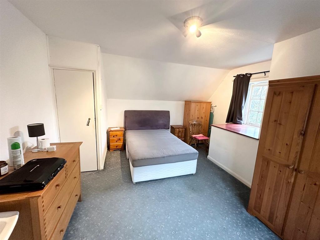 Room to rent in High Street, Uxbridge UB8, £825 pcm Zoopla