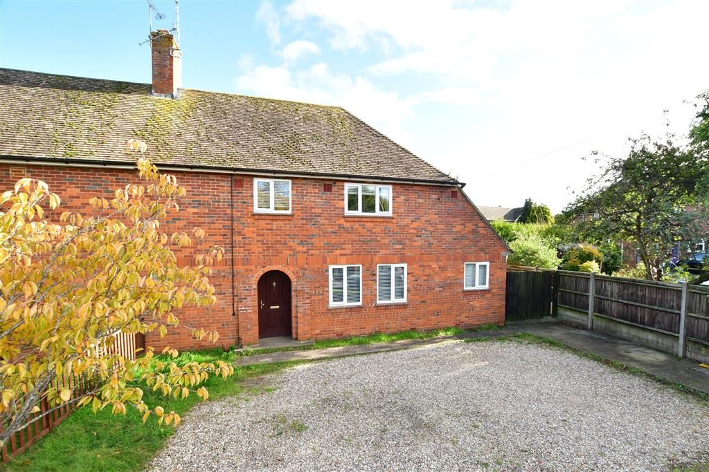 3 bed semidetached house for sale in Spierbridge Road, Storrington