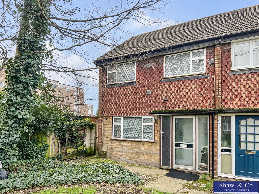3 bed end terrace house to rent in Old Farm Close, Hounslow TW4, £2,500