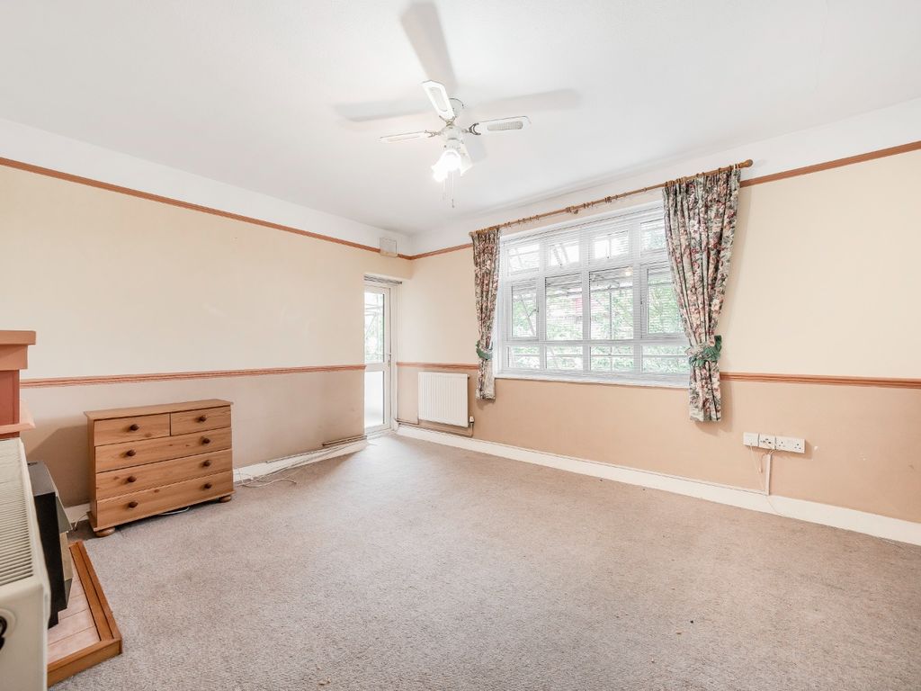 2 bed flat to rent in Marchmont House, Fayland Avenue, Streatham