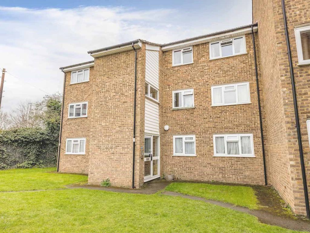 2 bed flat for sale in Fennels Road, High HP11 Zoopla
