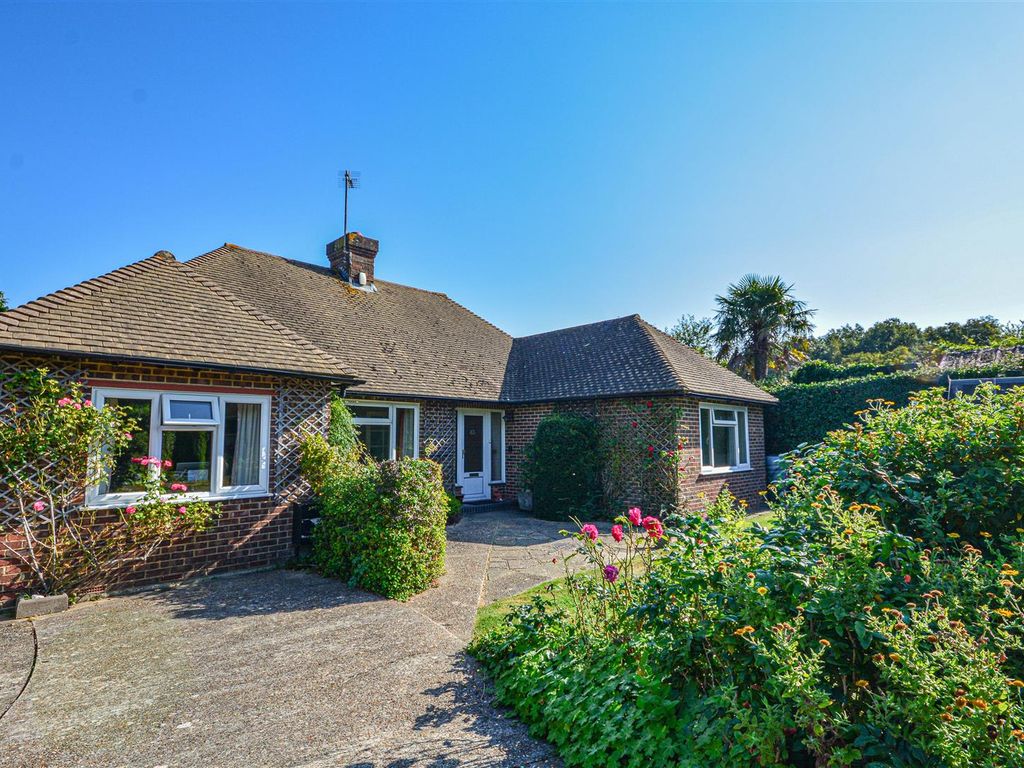 3 bed bungalow for sale in Hastings Road, Battle TN33, £345,000 Zoopla