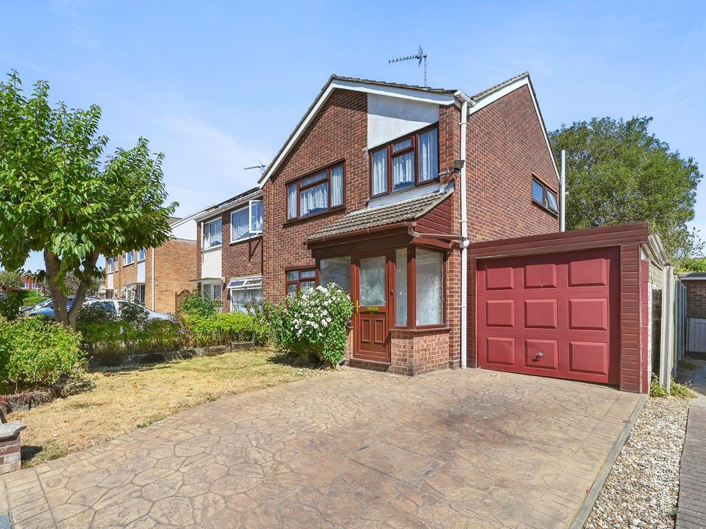 3 bed semidetached house for sale in Woodside Close, Colchester CO4