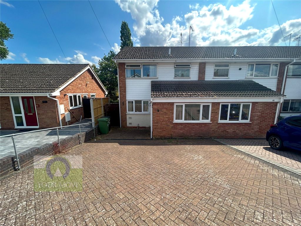 3 bed semidetached house for sale in Leabank Drive, Worcester