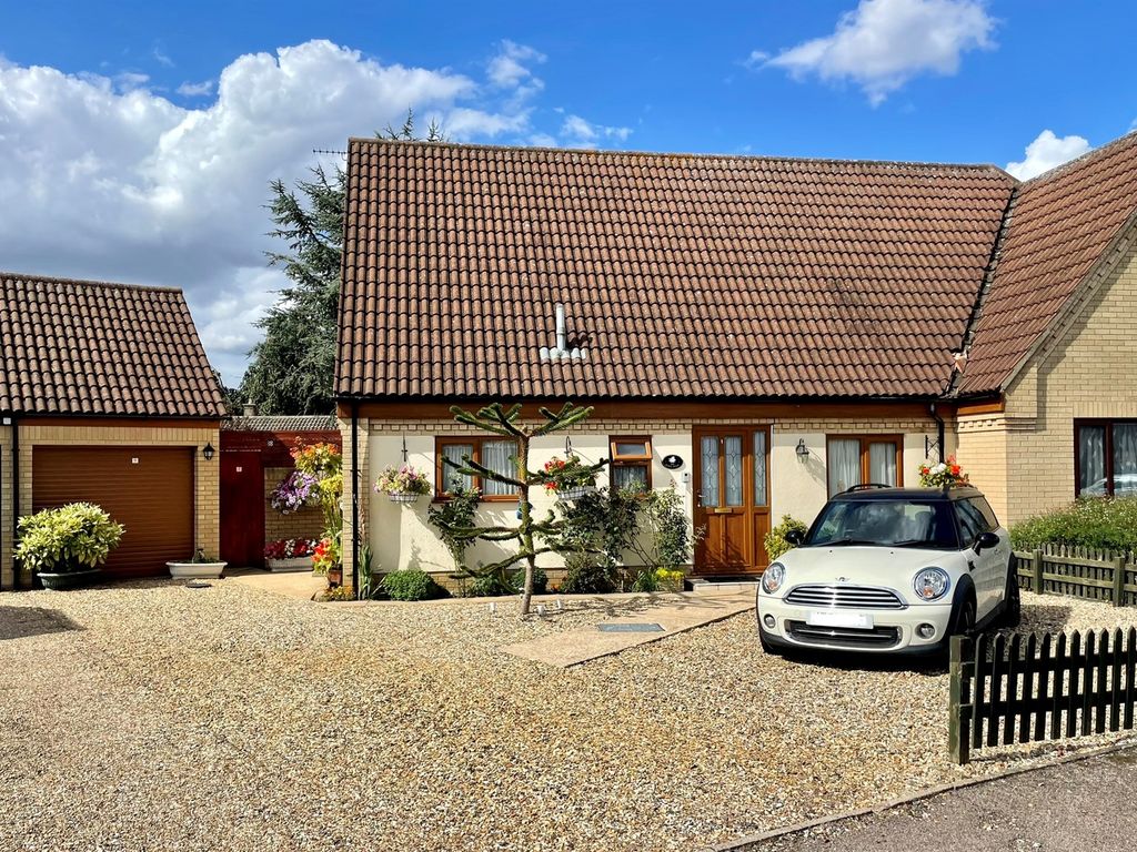 2 bed semidetached bungalow for sale in Holly Walk, Beck Row, Bury St