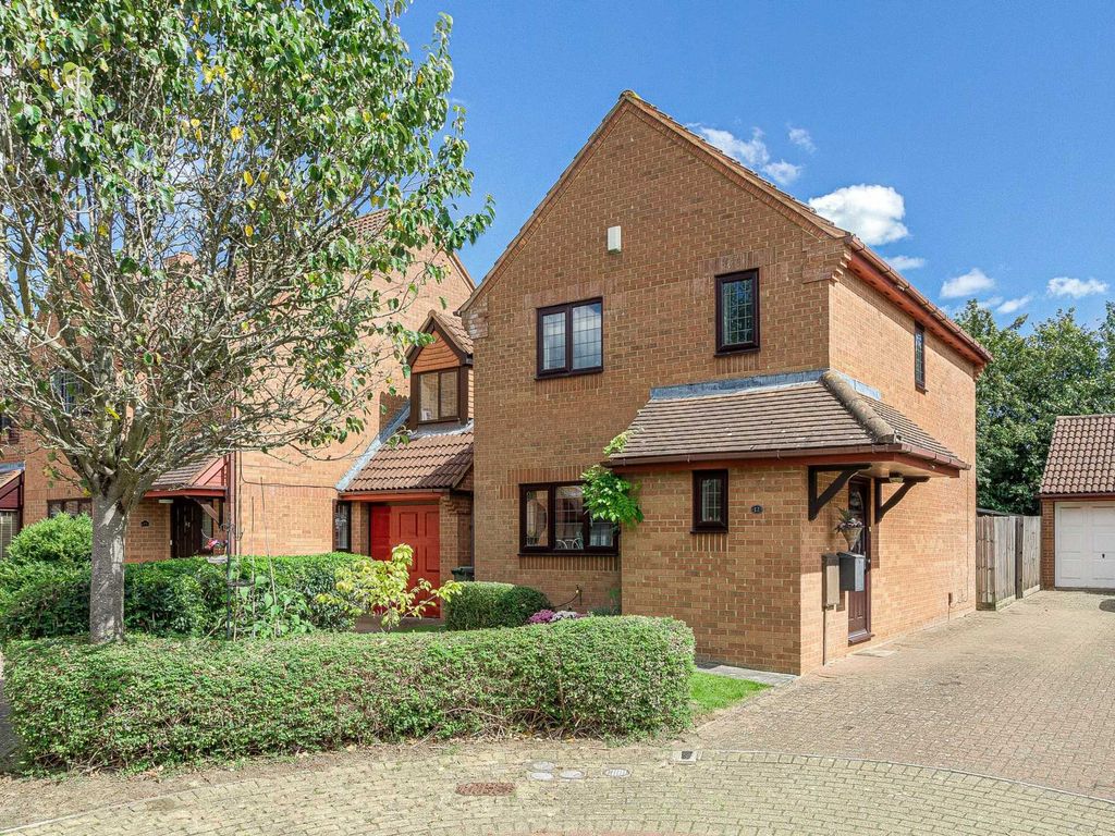 3 bed detached house for sale in Longhedge, Caldecotte MK7, £350,000 Zoopla