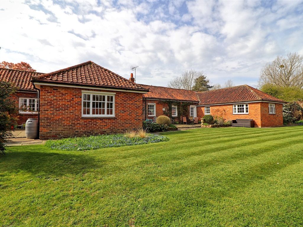 4 bed bungalow for sale in Station Road, Wickham Essex CM8 Zoopla