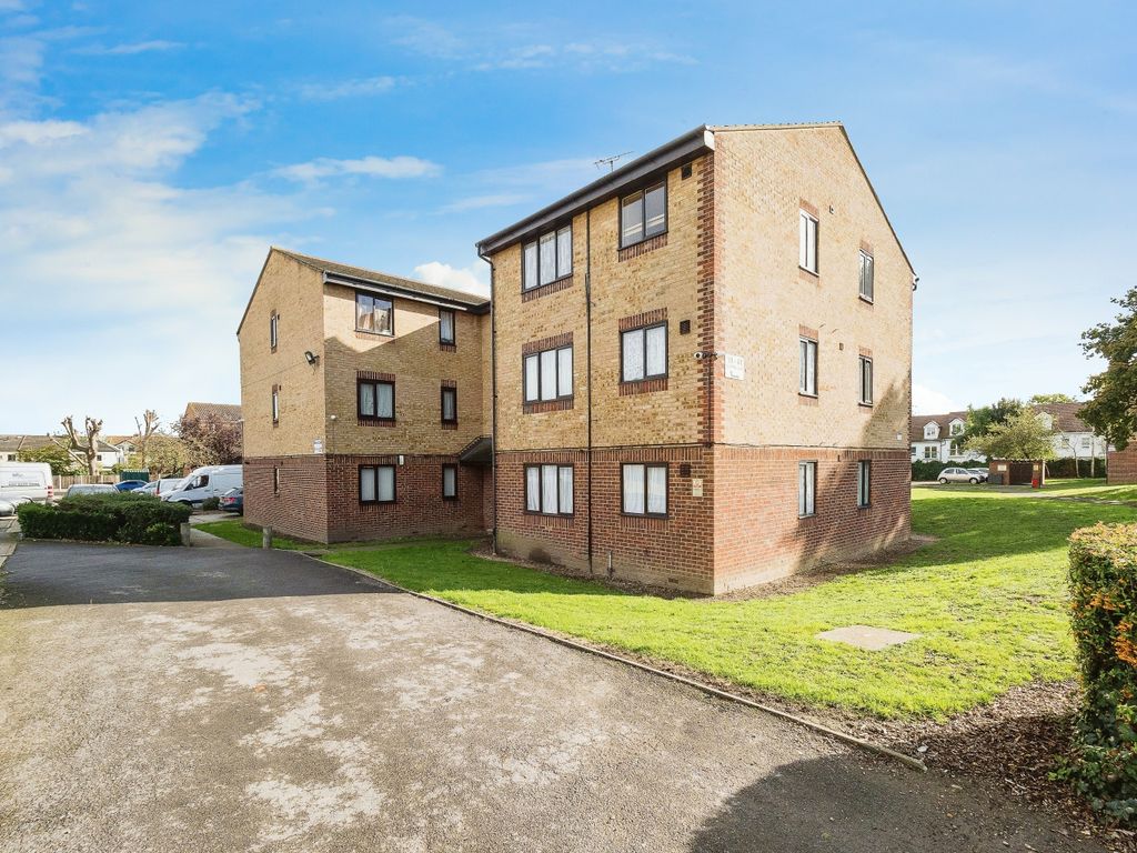 2 bed flat for sale in Plumtree Close, Dagenham RM10, £235,000 Zoopla