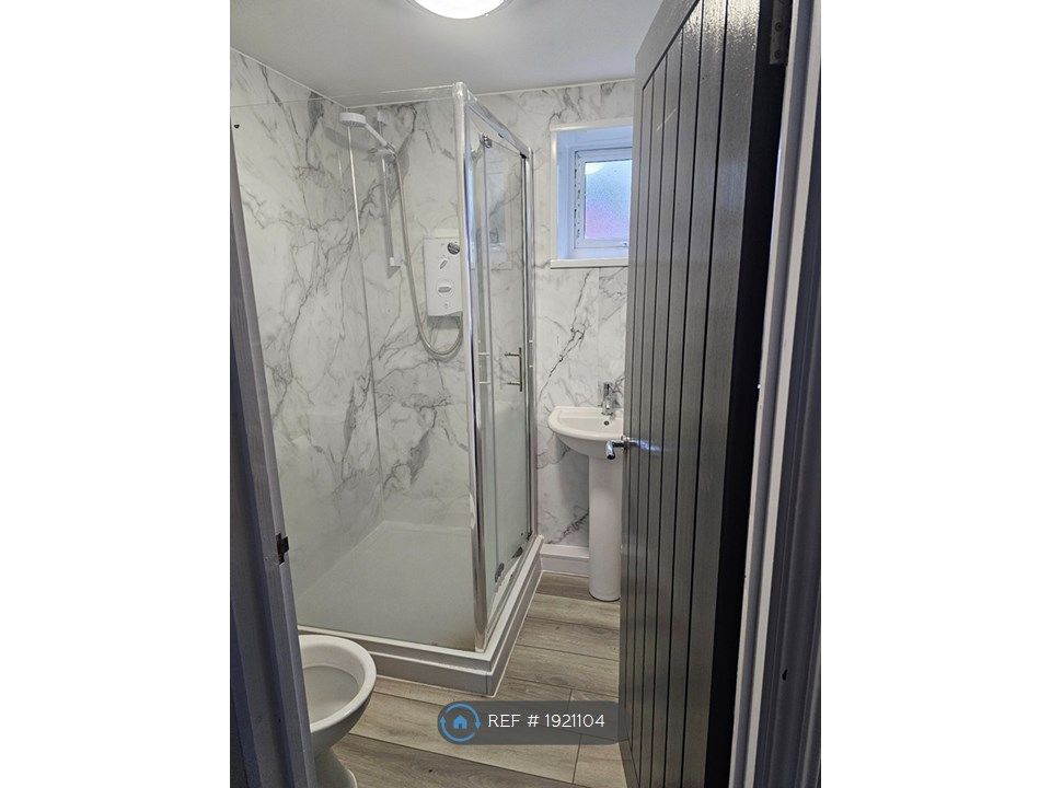 Studio to rent in Mill Road, Kettering NN16, £750 pcm Zoopla