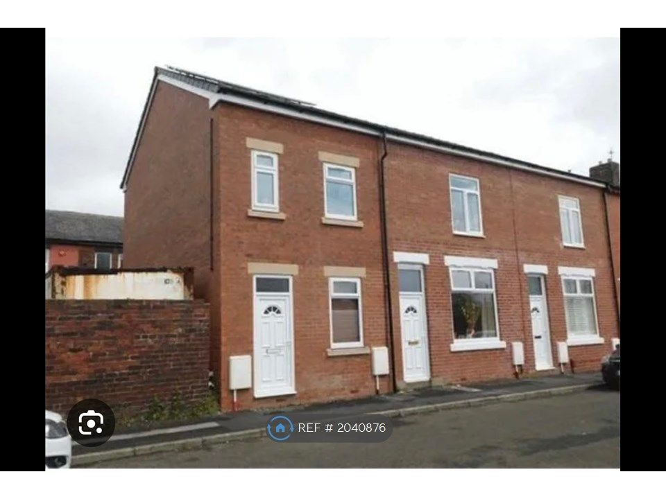 3 bed end terrace house to rent in Siddall Street, Radcliffe, Manchester M26, £895 pcm Zoopla