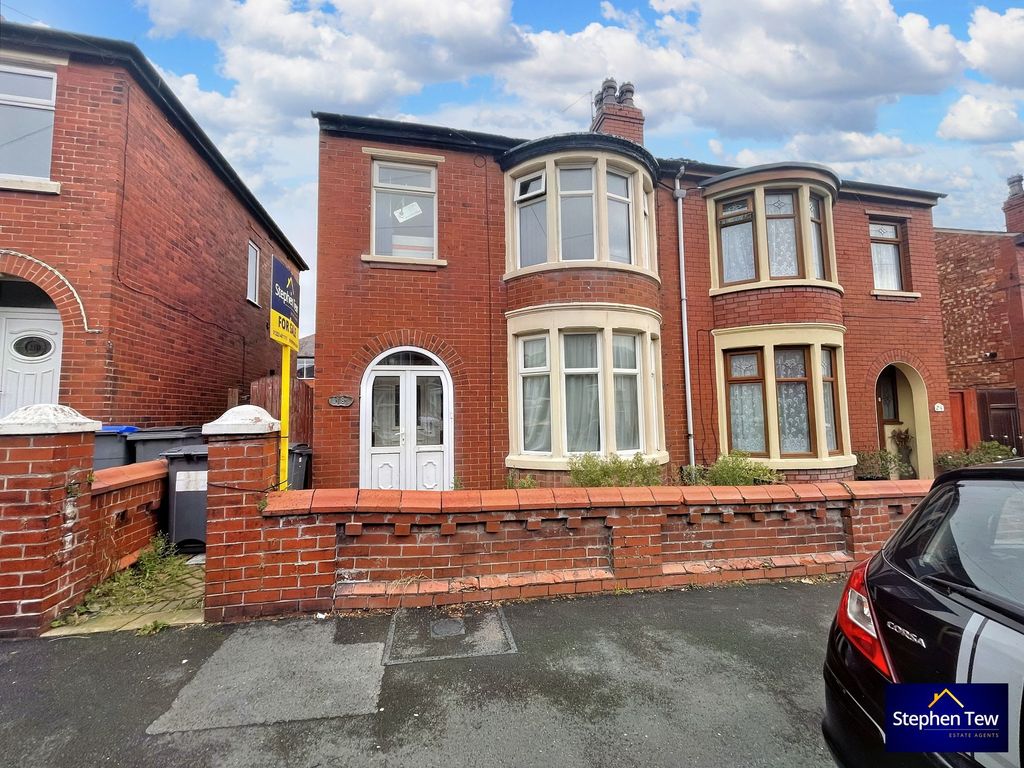3 bed semidetached house for sale in Thirsk Grove, Blackpool FY1 Zoopla