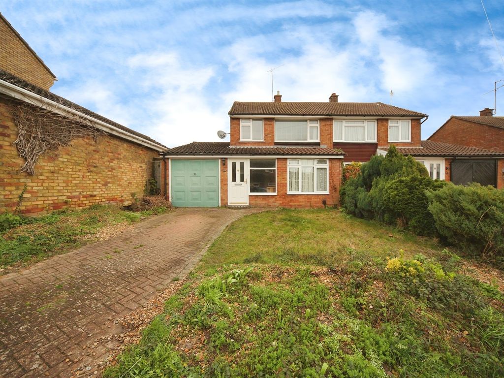 3 bed semidetached house for sale in Brampton Rise, Dunstable LU6, £