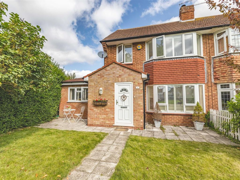 4 bed semidetached house for sale in Greenacre, Windsor SL4, £595,000