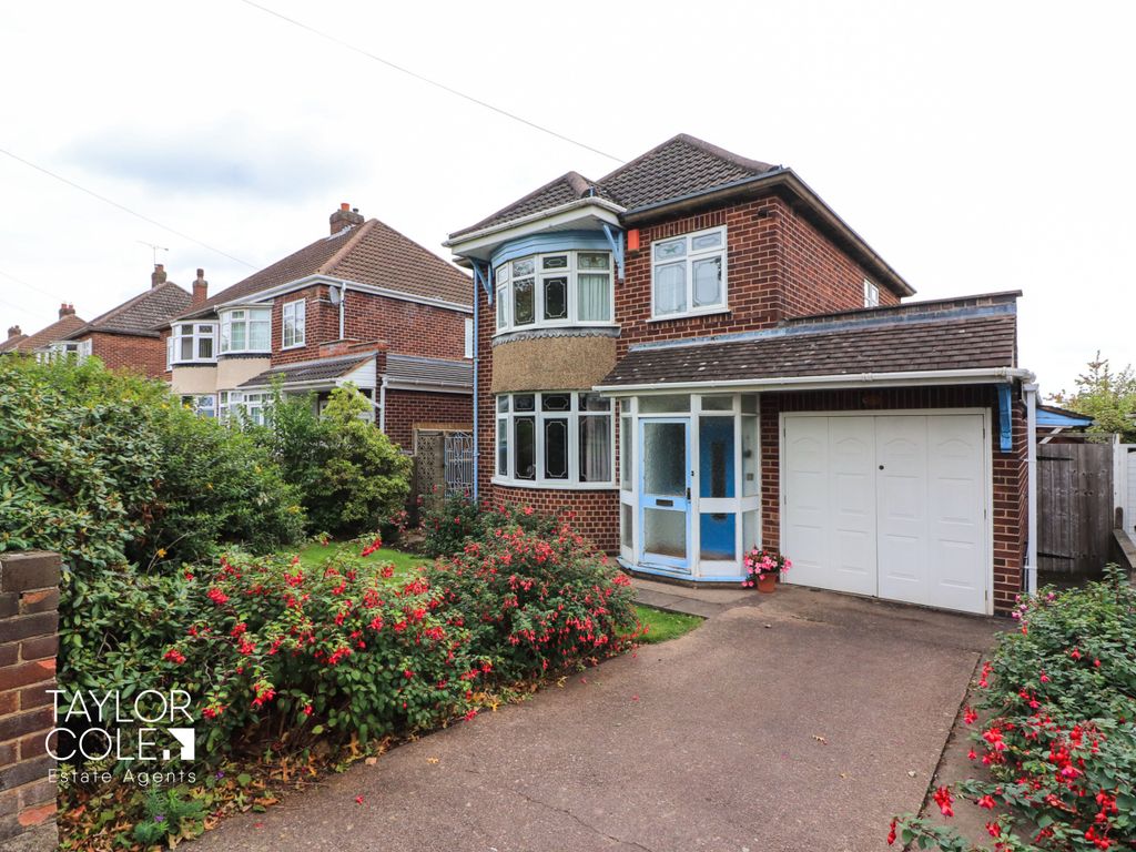 3 bed detached house for sale in Dosthill Road, Two Gates, Tamworth B77