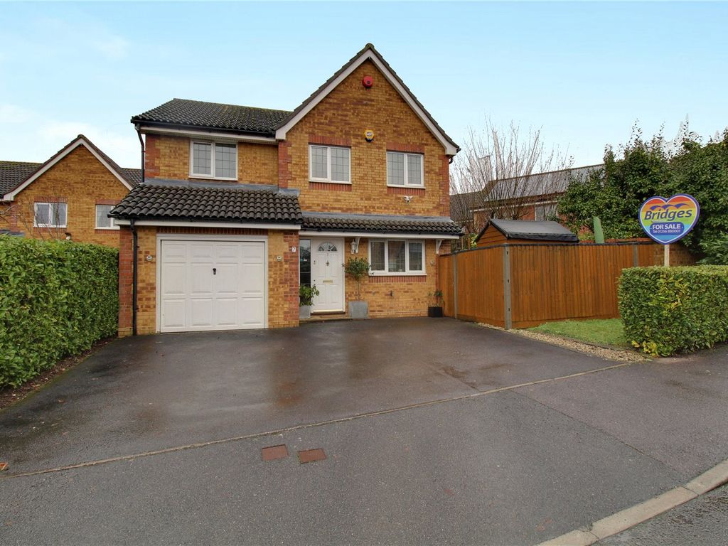 4 bed detached house for sale in Vespasian Gardens, Basingstoke RG24