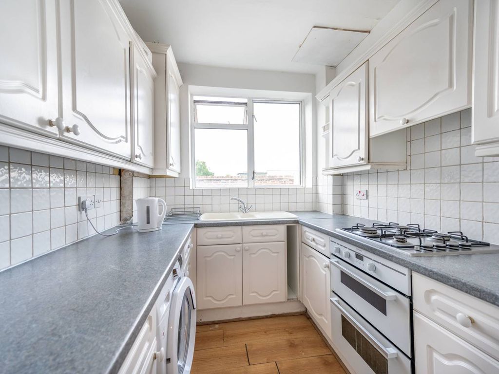 Blackbird Hll, Queensbury, London NW9