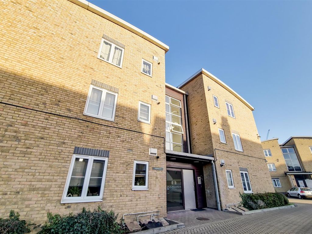 2 bed flat for sale in Romside Place, Romford RM7 Zoopla