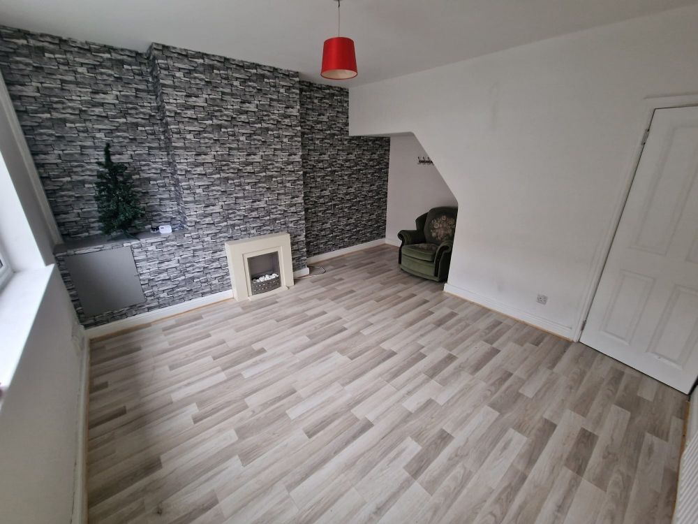 3 bed terraced house to rent in New Street, Huthwaite, Nottinghamshire