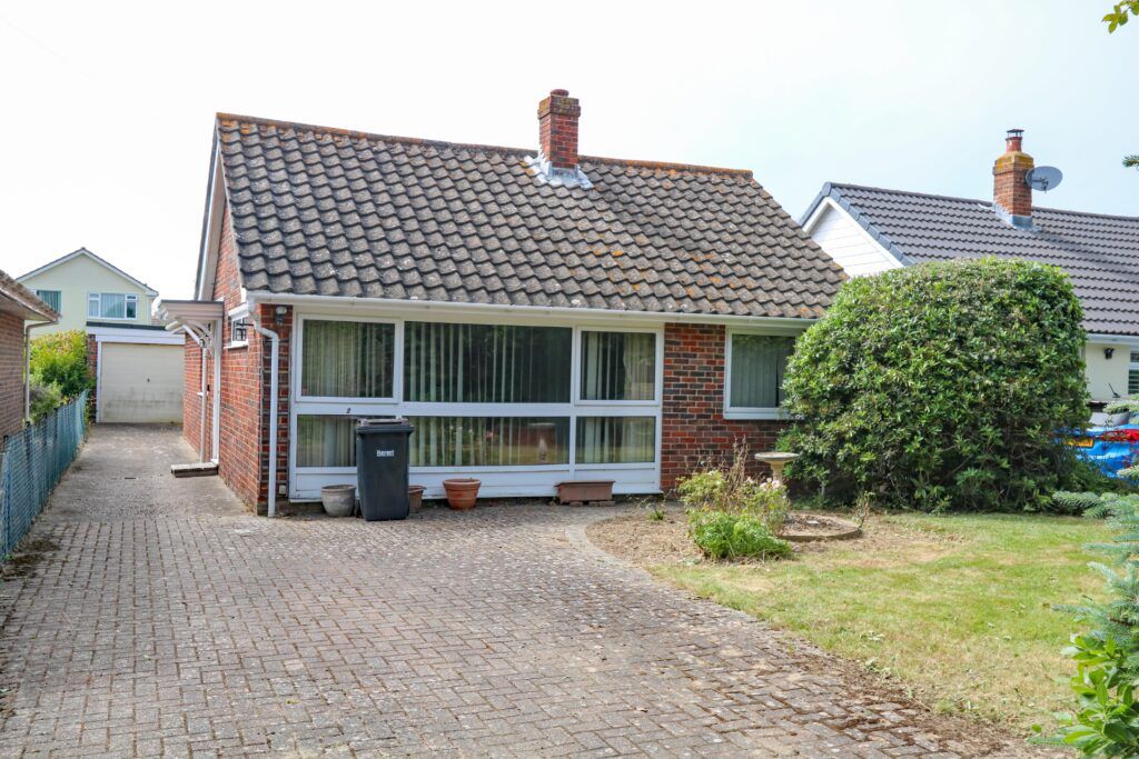 3 bed semidetached bungalow for sale in b Lane, Hayling Island PO11, £450,000 Zoopla