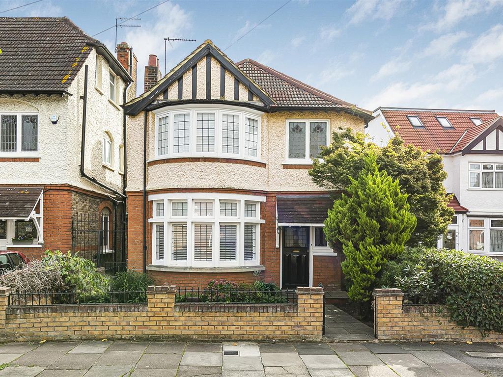 4 bed detached house for sale in Orpington Road, London N21, £1,200,000