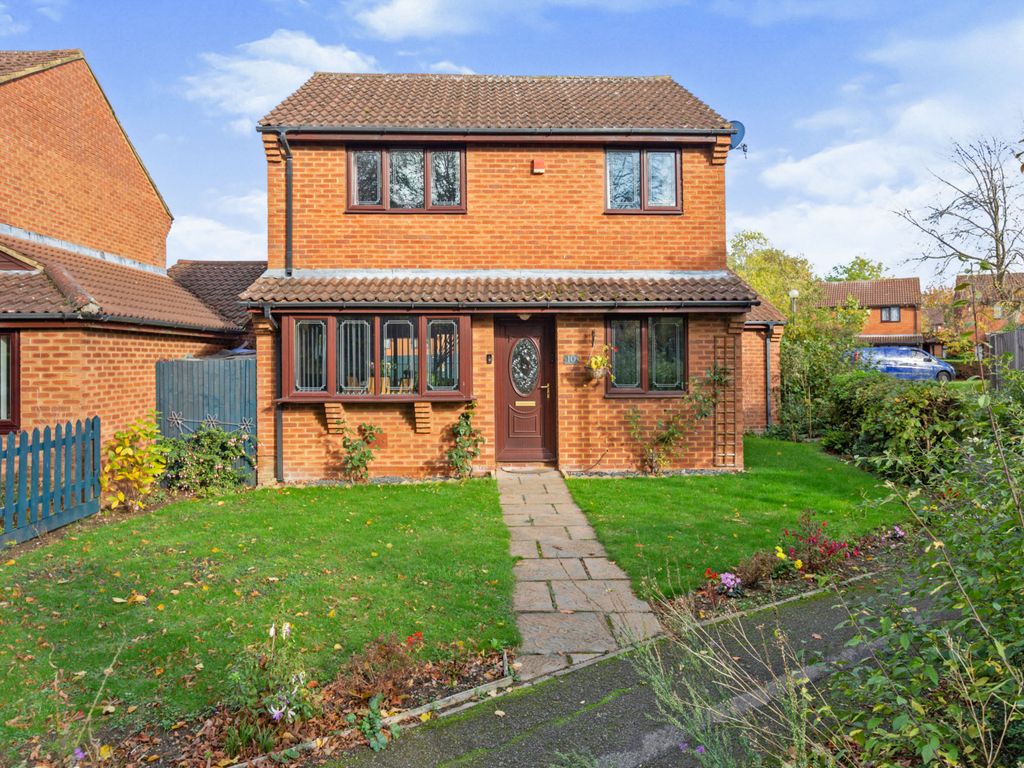 3 bed detached house for sale in Lodge Gate, Great Linford, Milton