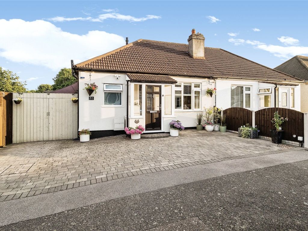 3 bed bungalow for sale in Great Gardens Road, Hornchurch RM11, £