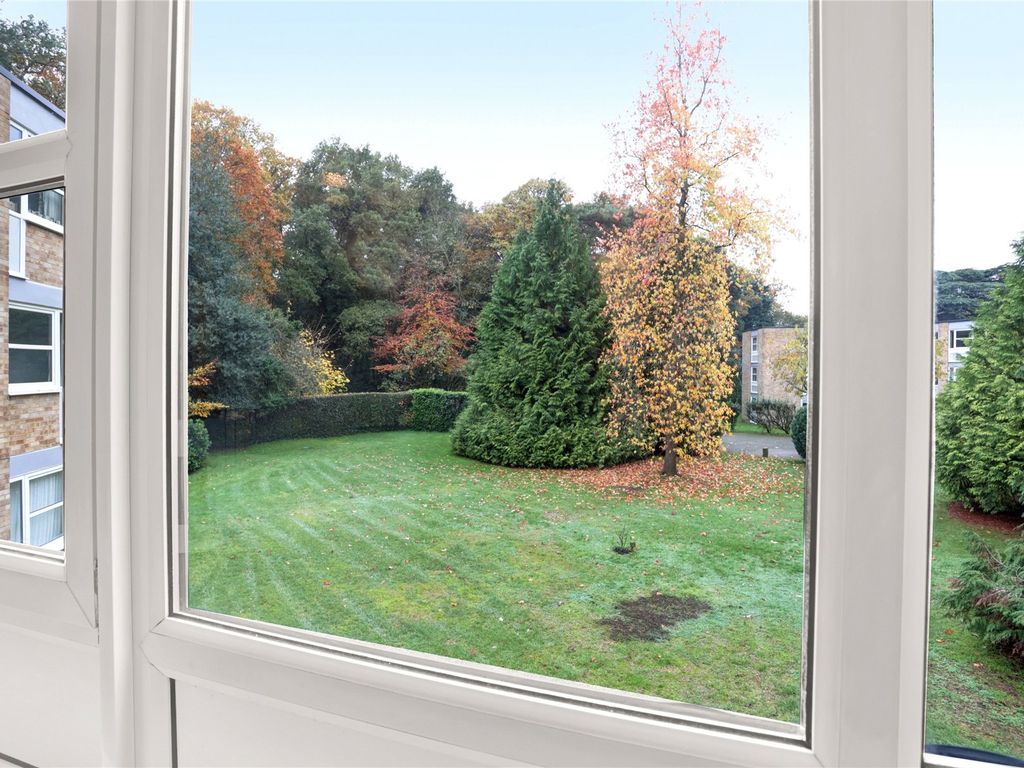 2 bed flat for sale in Heathside, Weybridge KT13 Zoopla