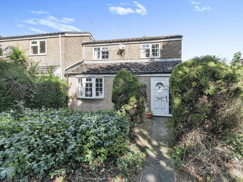 3 bed end terrace house for sale in Chester Road, Stevenage