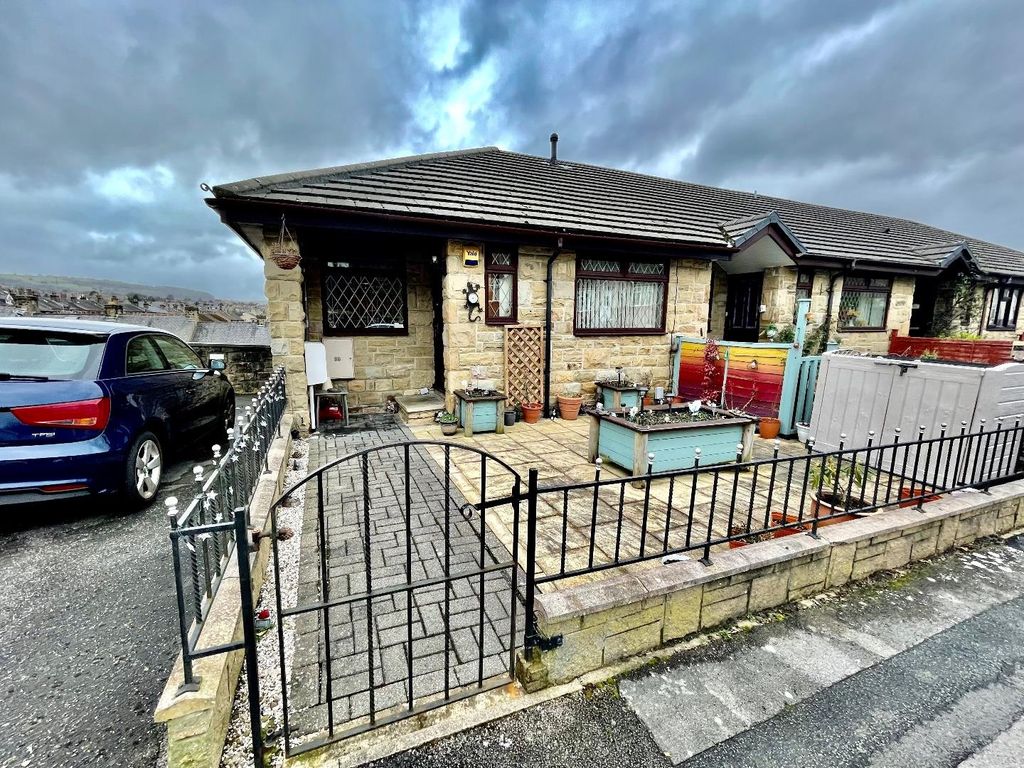 2 bed semidetached bungalow for sale in Avison Road, Cowlersley
