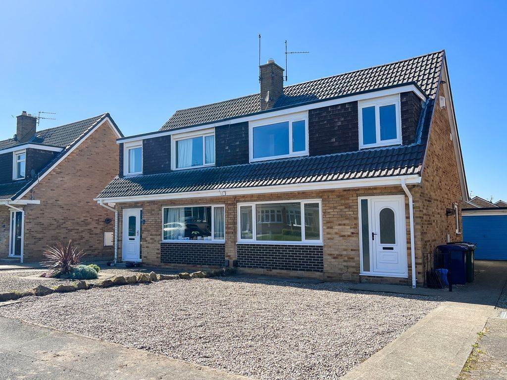 3 bed semidetached house for sale in Delamere Drive, MarskeByTheSea
