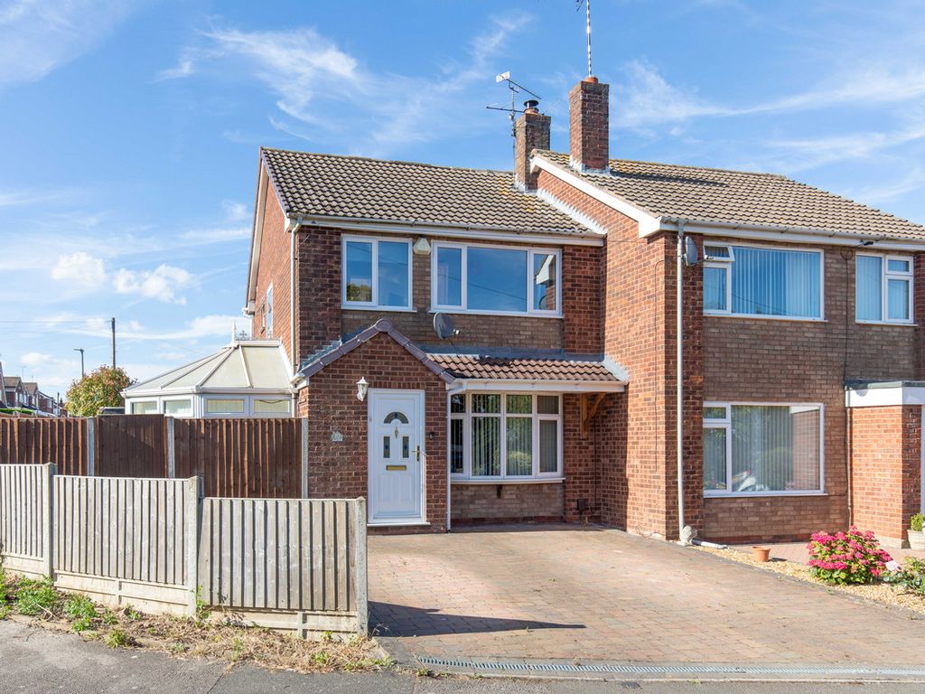 3 bed semidetached house for sale in Charnwood Avenue, Nuneaton CV10 Zoopla