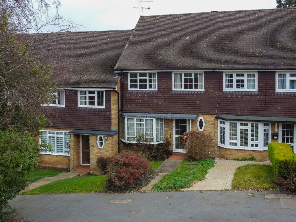 3 bed terraced house for sale in Wakehams Hill, Pinner HA5 Zoopla