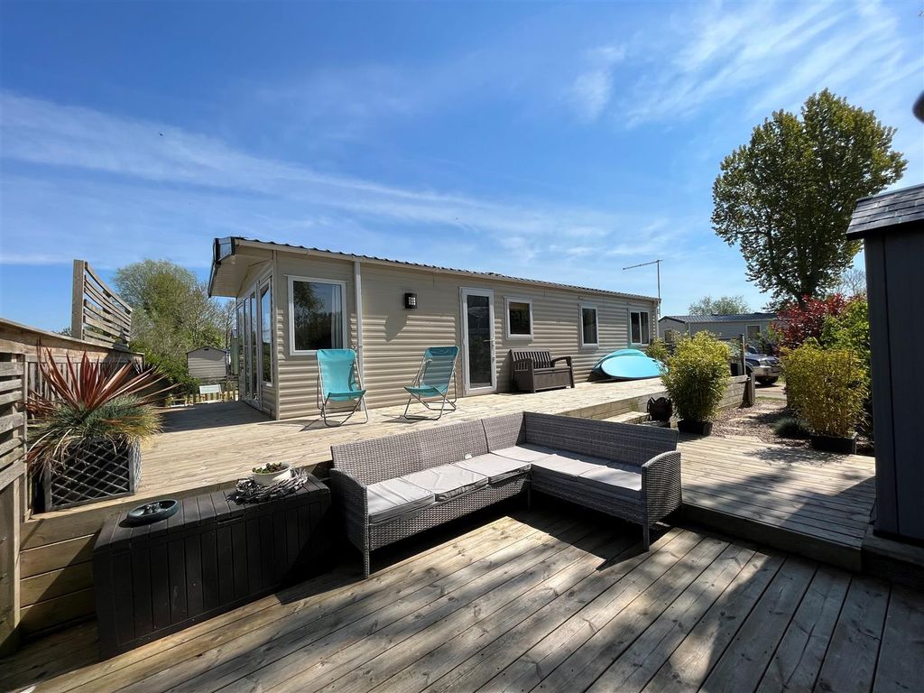 2 bed mobile/park home for sale in Mill Lane, Cogenhoe, Northampton NN7