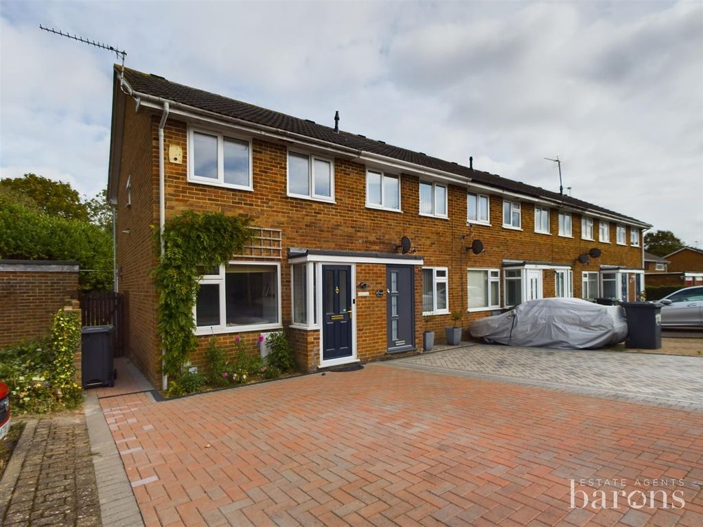 2 bed end terrace house for sale in Porter Road, Basingstoke RG22, £
