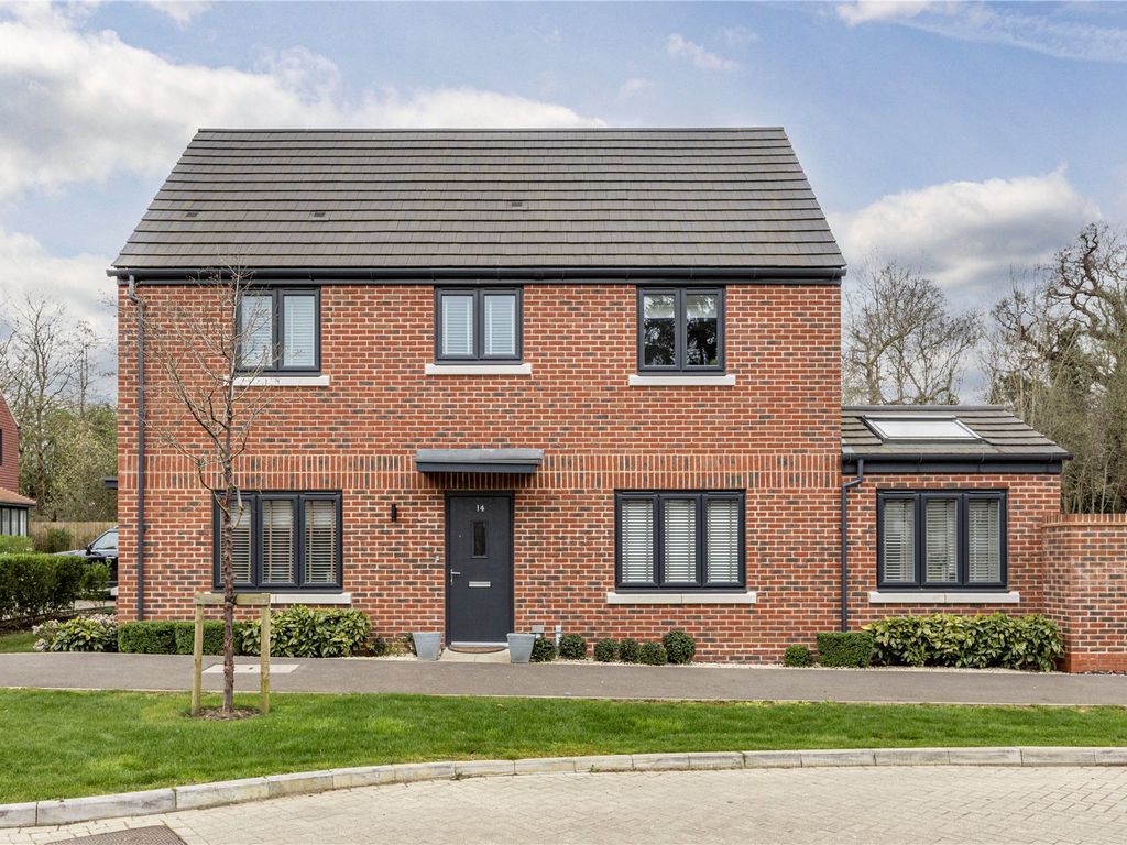 3 bed detached house for sale in Ottershaw, Chertsey, Surrey KT16, £650,000 Zoopla