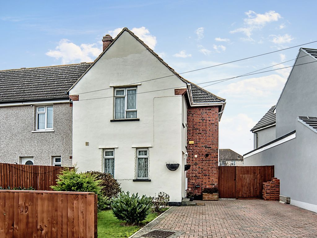 3 bed end terrace house for sale in Hockliffe Road, Bedford