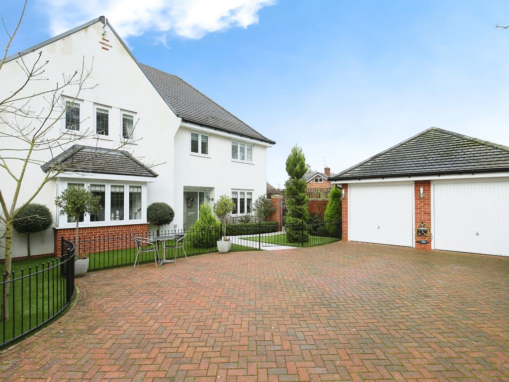 5 bed detached house for sale in Blackberry Gardens, Goostrey, Crewe