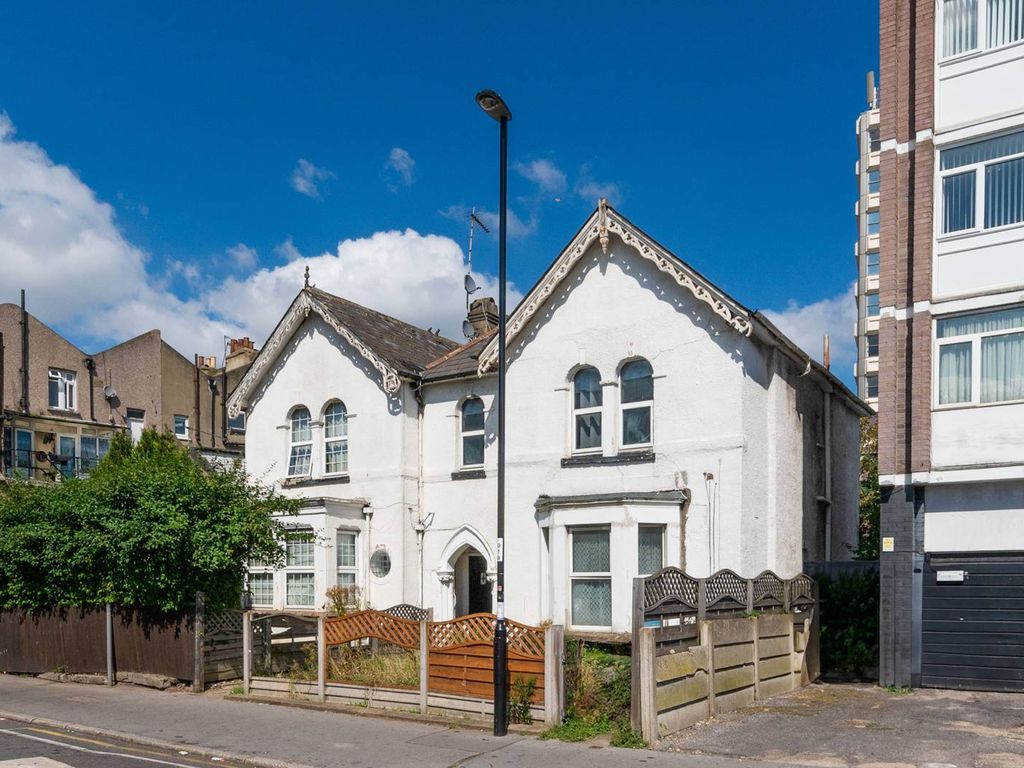 9 bed property for sale in Bensham Manor Road, Thornton Heath CR7, £