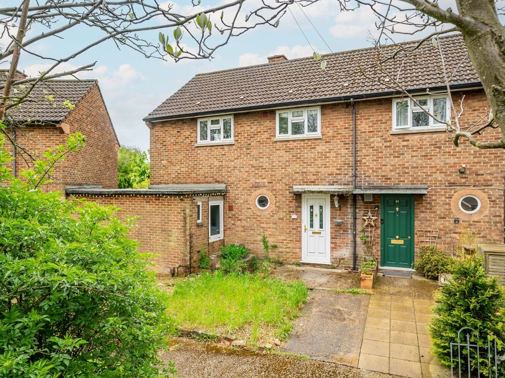 3 bed semidetached house for sale in Maynard Drive, St. Albans